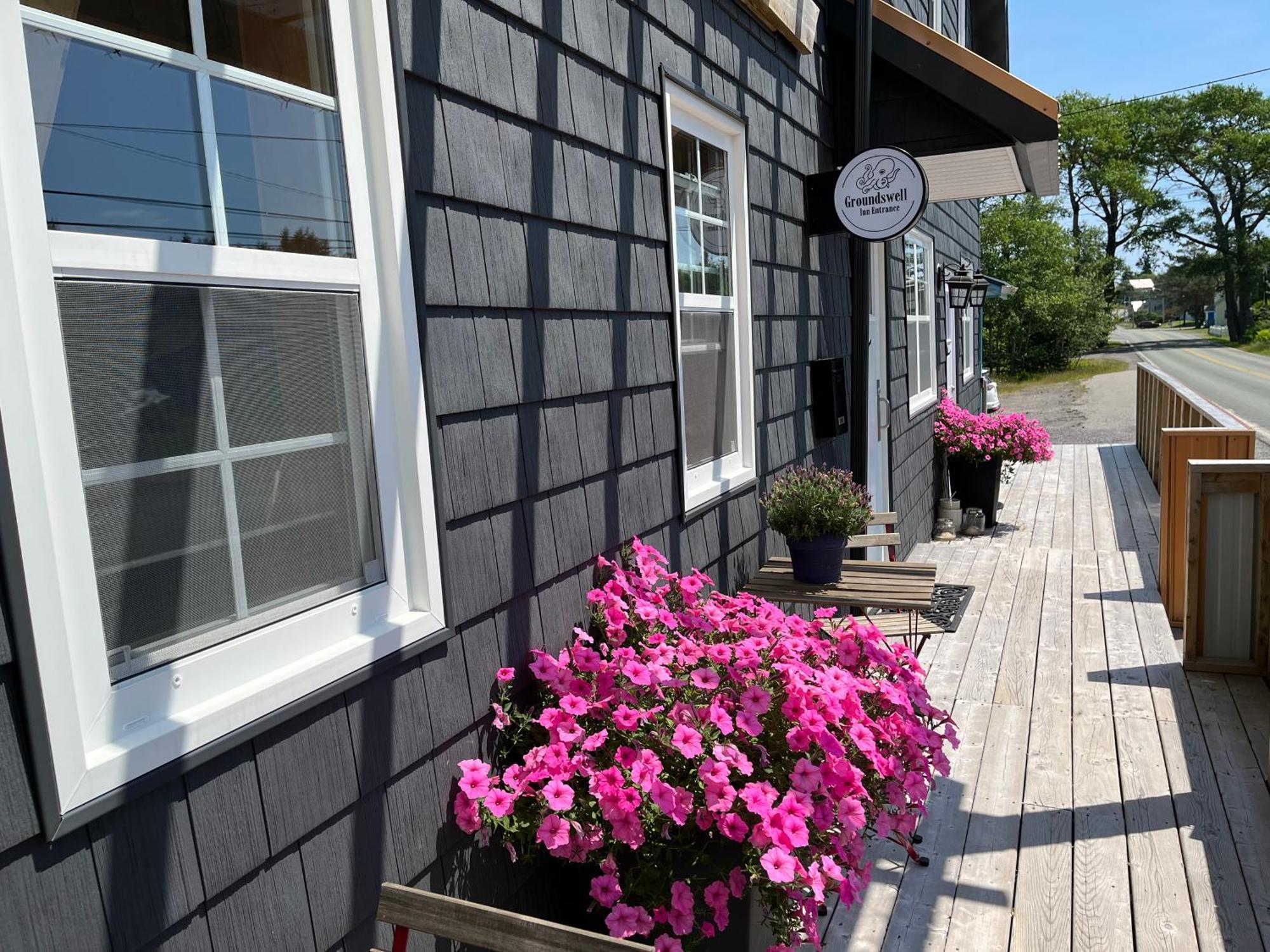 Groundswell Pub & Inn D'Escousse Exterior photo